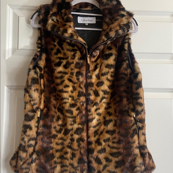 🧡 Women’s Calvin Klein Animal Print Faux Fur Vest - Picture 2 of 5